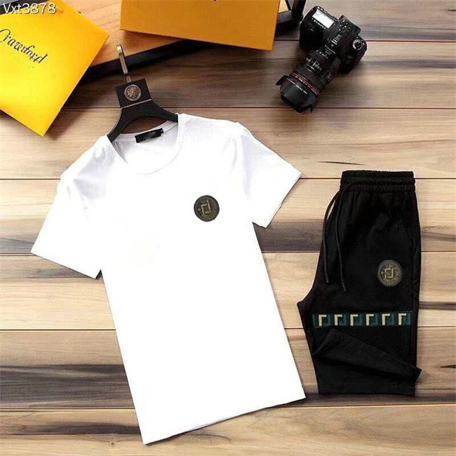 22 tracksuits New women's men's suit Paris clothing casual fashion retro top letter sports print couple shorts S8
22 tracksuits New women's men's suit Paris clothing casual fashion retro top letter sports print couple shorts S8