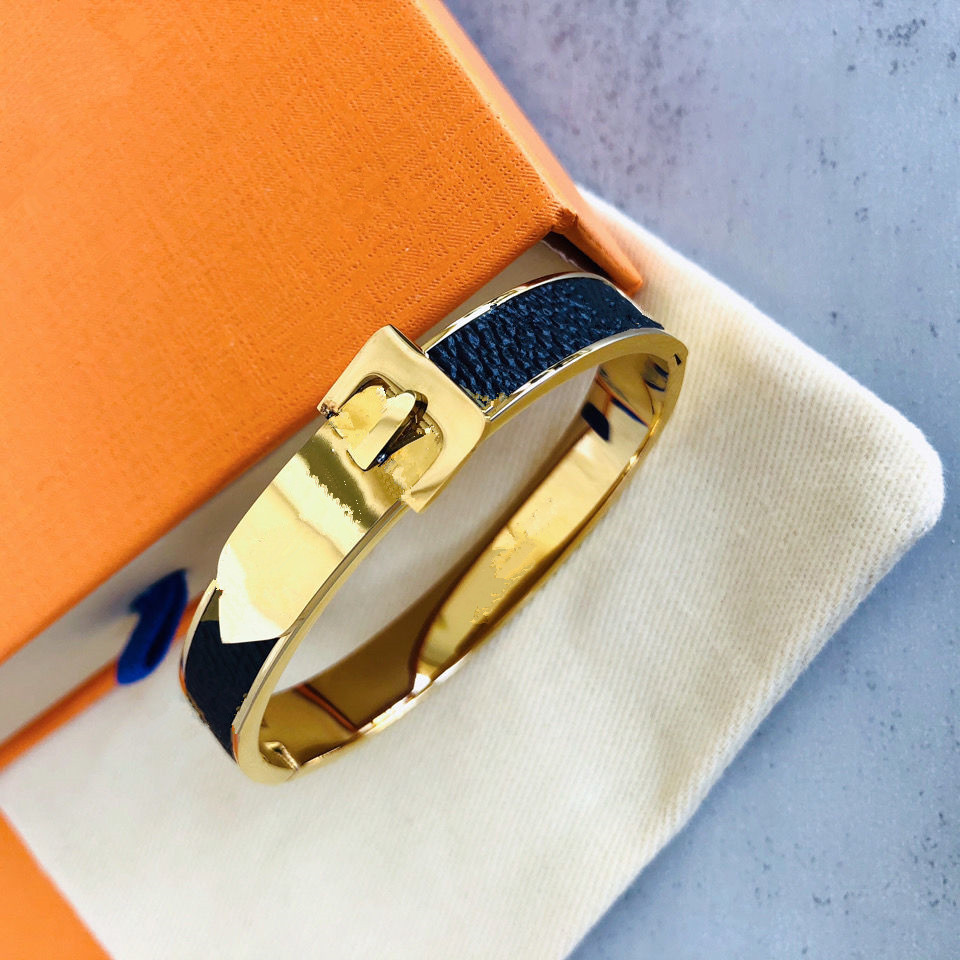 bracelet Classic flower plaid leather rope gold silver buckle beads hand rope men women couple bracelets luxury fashion gift high quality hardware
bracelet Classic flower plaid leather rope gold silver buckle beads hand rope men women couple bracelets luxury fashion gift high quality hardware