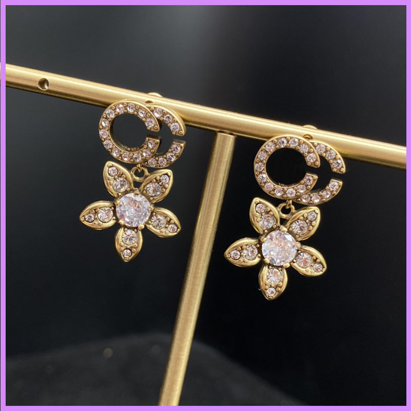 Retro Flower Earrings Women Designer Jewelry new Womens Earring With Diamonds Ear Studs Ladies Letters Earring For Party NICE D223312F
Retro Flower Earrings Women Designer Jewelry new Womens Earring With Diamonds Ear Studs Ladies Letters Earring For Party NICE D223312F