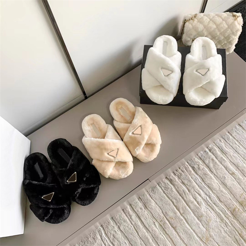 Designer Slippers Luxury Wool Slides Soft Warm Fur Sandals Enameled triangle Crossover Slipper Black White Begin Slide
Designer Slippers Luxury Wool Slides Soft Warm Fur Sandals Enameled triangle Crossover Slipper Black White Begin Slide