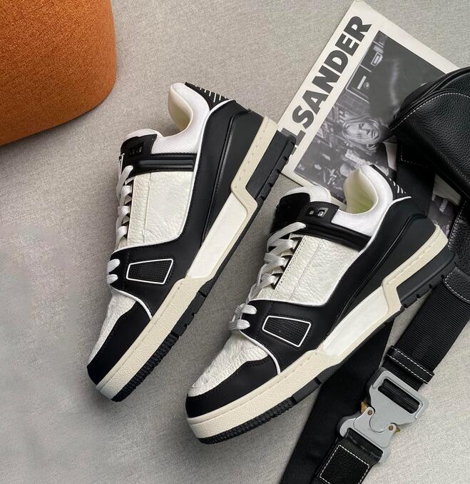 Classic designer retro casual shoes men's leather slide mesh running shoes with thick soles combined with outsole printed breathable sneakers with box, Beige
Classic designer retro casual shoes men's leather slide mesh running shoes with thick soles combined with outsole printed breathable sneakers with box, Beige