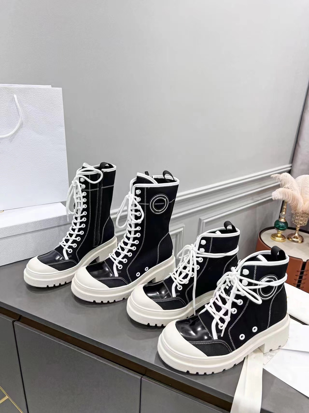 2022 New long and short boots in black denim and pearlescent cowhide thick soles, Multi
2022 New long and short boots in black denim and pearlescent cowhide thick soles, Multi