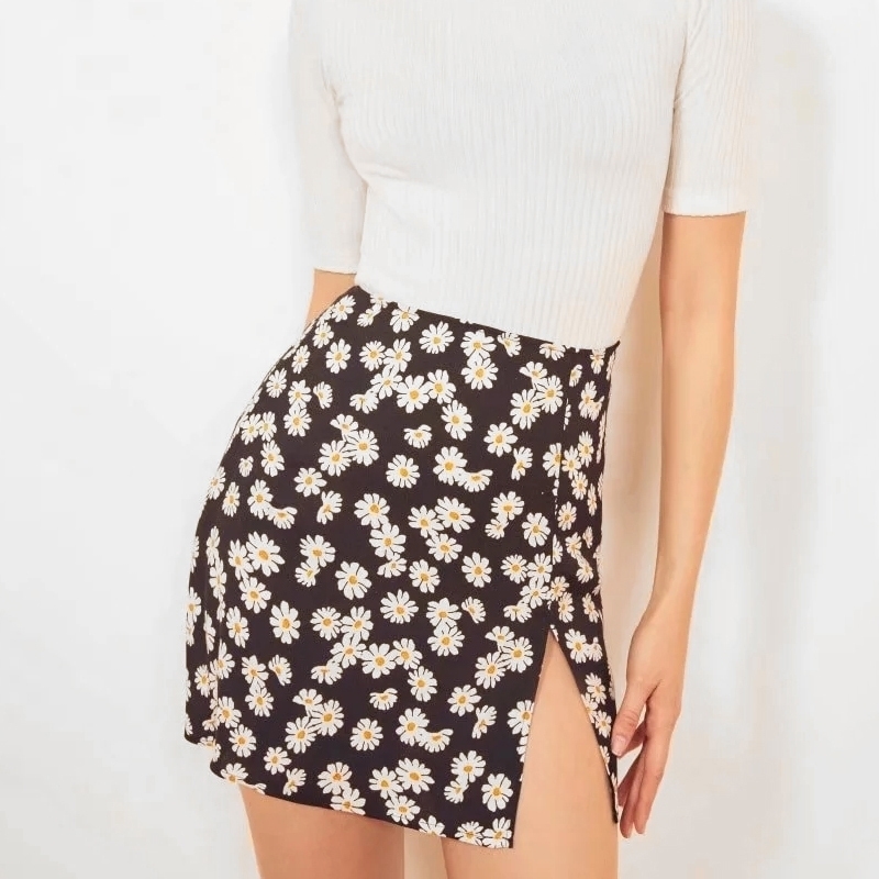 Women Ruffle Edged Hem Floral Print Mini Skirt Summer Women Fashion Mini Skirt With Front Split In Daisy Floral Y200326
Women Ruffle Edged Hem Floral Print Mini Skirt Summer Women Fashion Mini Skirt With Front Split In Daisy Floral Y200326
