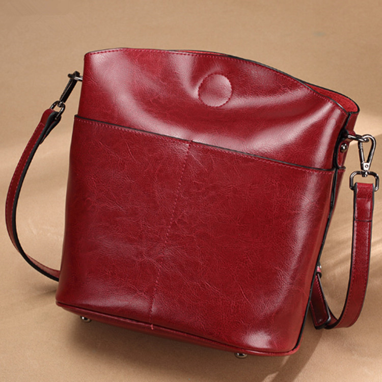 Designer Bags Handbag Women LouLou chain Bag Luxury Crossbody Bag Brand Ladies Handbags Fashion shoulder bag, Red
Designer Bags Handbag Women LouLou chain Bag Luxury Crossbody Bag Brand Ladies Handbags Fashion shoulder bag, Red