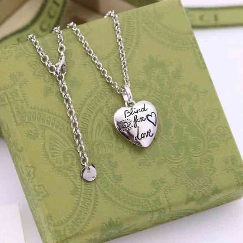 Designer necklace Sterling Silver Love fearless Necklace men's and women's personality trend flower and bird Love Pendant couple jewelry
Designer necklace Sterling Silver Love fearless Necklace men's and women's personality trend flower and bird Love Pendant couple jewelry