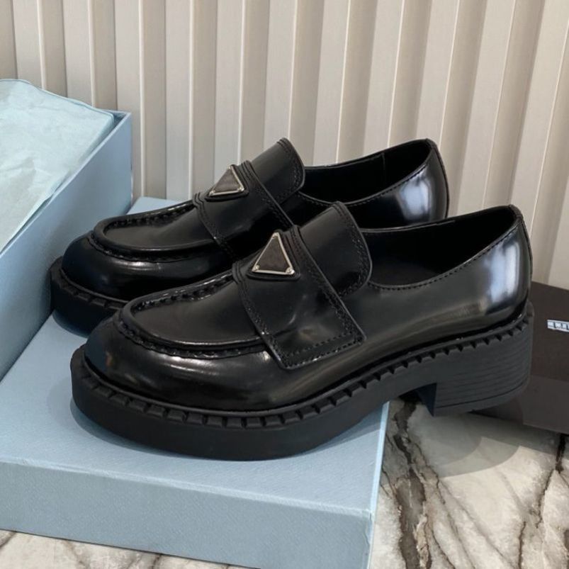Designer Luxury Shoes Boots Ladies Chocolate Brushed Leather Shoes Loafers Monolith Triangle Black Shoe Increase Platform Sneakers CloudbusFO9N, Box
Designer Luxury Shoes Boots Ladies Chocolate Brushed Leather Shoes Loafers Monolith Triangle Black Shoe Increase Platform Sneakers CloudbusFO9N, Box