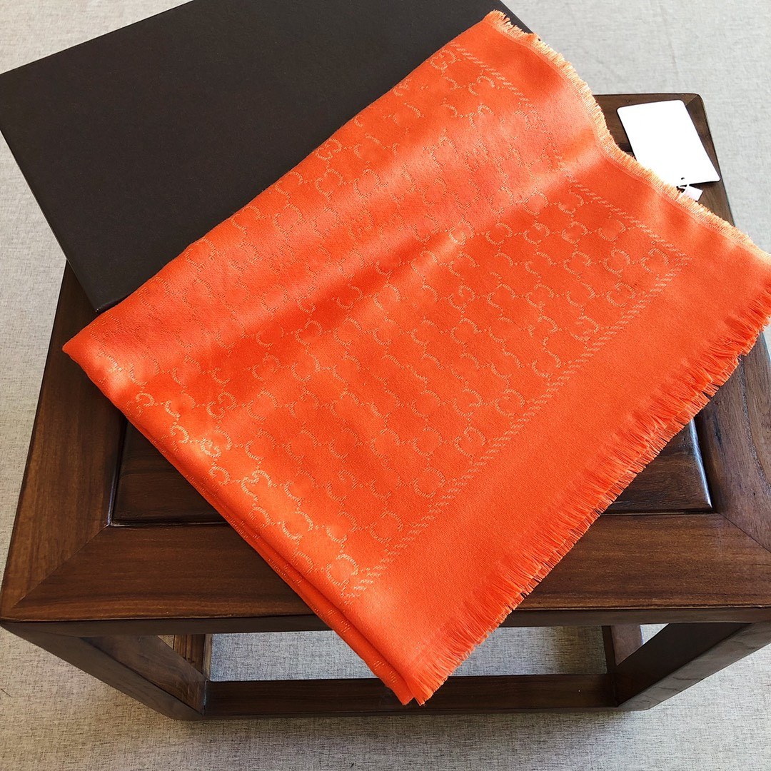 designer Scarf, gold thread cotton scarf with golden edges, beautiful high-end air conditioning shawl female scarf 
designer Scarf, gold thread cotton scarf with golden edges, beautiful high-end air conditioning shawl female scarf