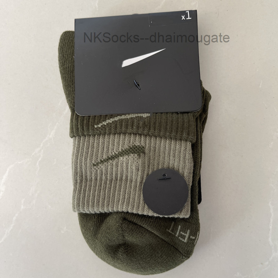 Fashion Classic Men Socks Hook Brand Color Stitched Men's Women's Long Tube Sports Training Sock Street Couple Middle Tubes Luxury Medium Sportsocks Eur Size Xlxe, Medium tube 2
Fashion Classic Men Socks Hook Brand Color Stitched Men's Women's Long Tube Sports Training Sock Street Couple Middle Tubes Luxury Medium Sportsocks Eur Size Xlxe, Medium tube 2