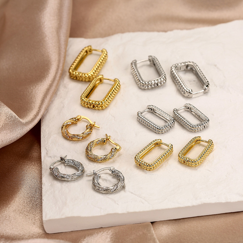 HECHENG Fashion Exquiste twist Shape Earrings Geometric Ear Pin for Women cz Small Hoop Earrings wholesale 220716
HECHENG Fashion Exquiste twist Shape Earrings Geometric Ear Pin for Women cz Small Hoop Earrings wholesale 220716