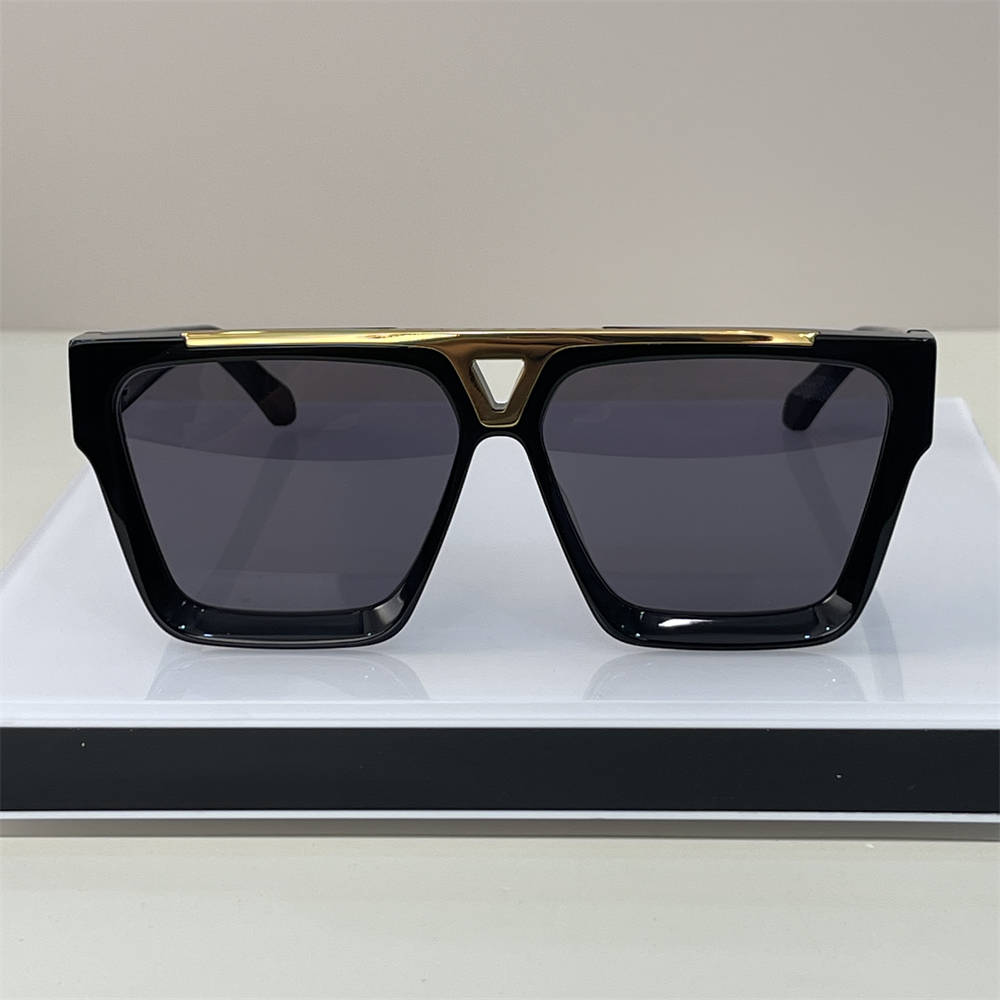 Brand Designer Sunglasses For Men Square Luxury Design Sun glasses Mens Women High Quality Vintage Retro Hexagon Clear Lens Uv Lens Sunshine Beach Outdoor Style 1502
Brand Designer Sunglasses For Men Square Luxury Design Sun glasses Mens Women High Quality Vintage Retro Hexagon Clear Lens Uv Lens Sunshine Beach Outdoor Style 1502