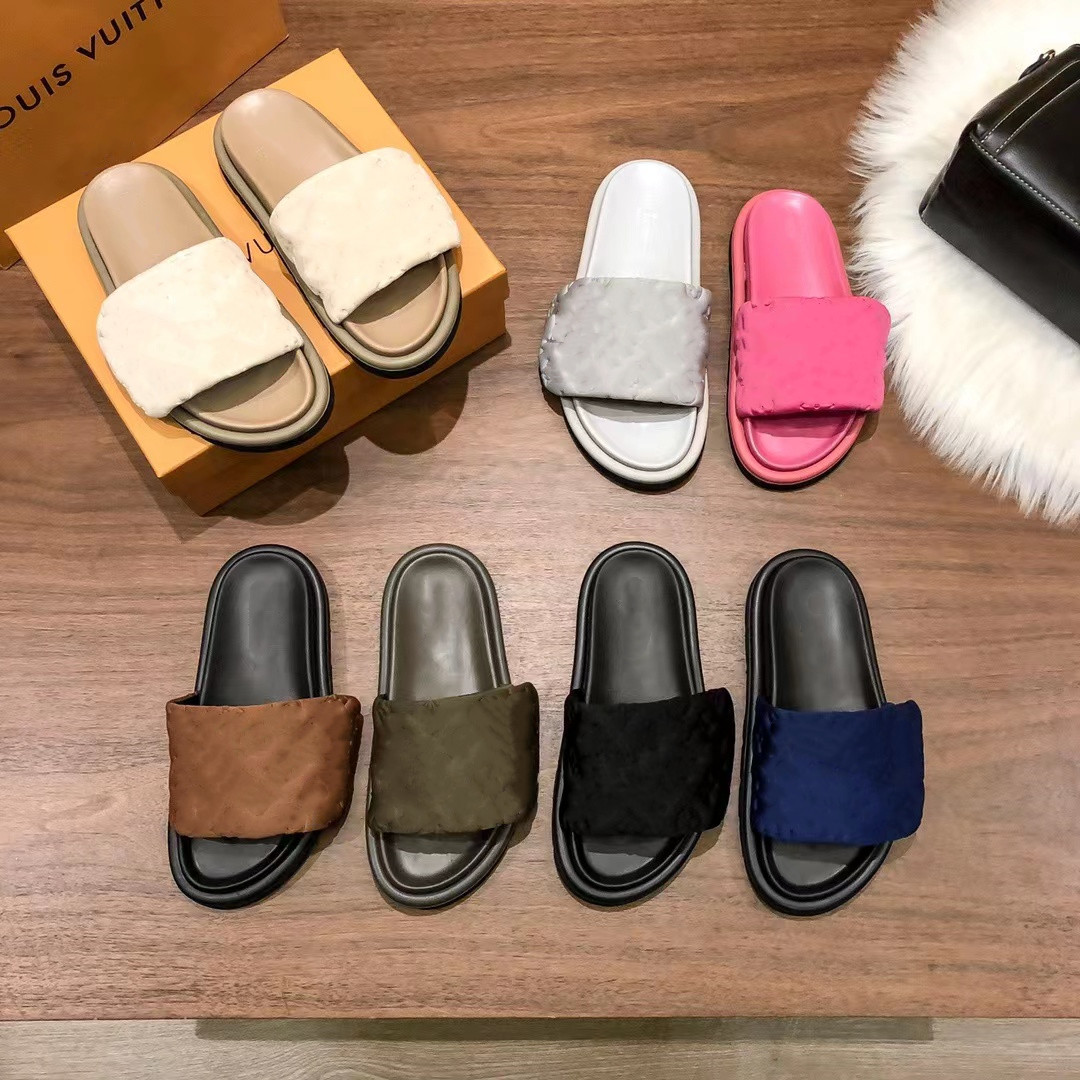 2022 Pool Pillow Comfortable Sandals Designer Velcro Slippers Fashion Show New Slipper Lady Shoes Men Leather Sandal Summer Thick Sole Slides 35-42, Box
2022 Pool Pillow Comfortable Sandals Designer Velcro Slippers Fashion Show New Slipper Lady Shoes Men Leather Sandal Summer Thick Sole Slides 35-42, Box