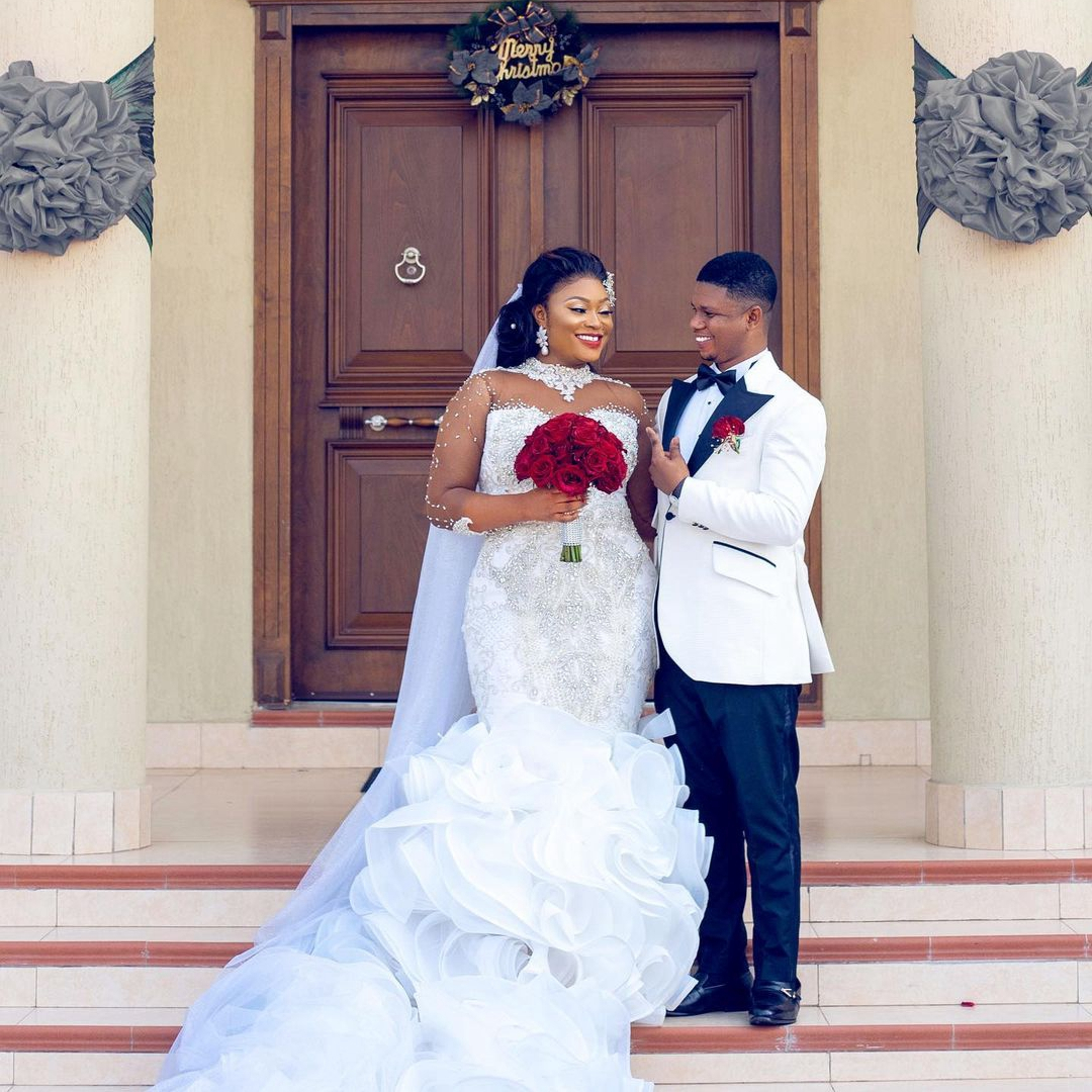 Luxury Crystals Beaded Aso Ebi Wedding Gowns Long Train Flouncing Ruffles Long Sleeves High Neck Lace-up Mermaid Chapel Bridal Dresses Afrian Robe De 