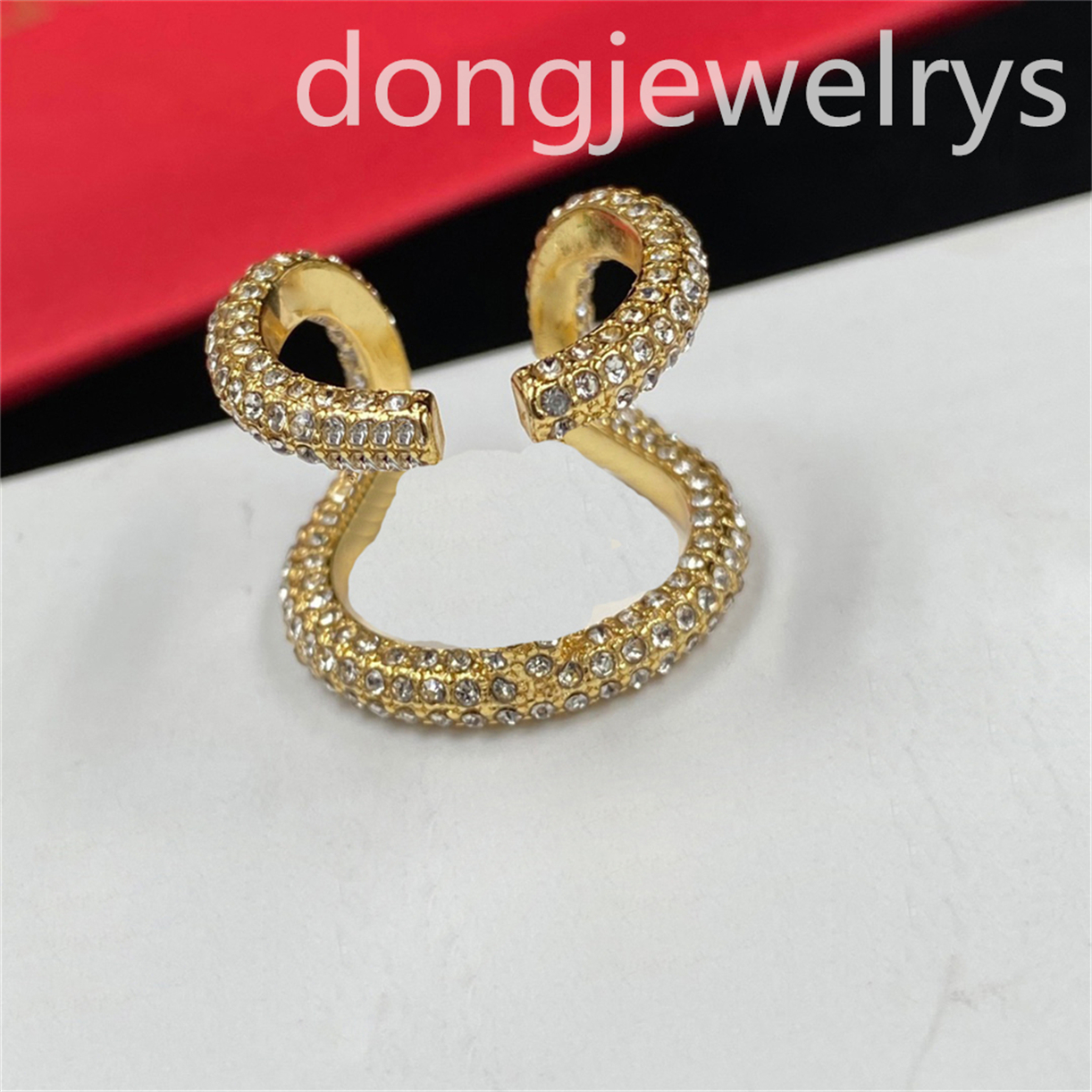 Fashion Never Fade Designer Womens Ring Luxury Jewelry Dongjewelrys Women Classic Couple Rings Full Diamond Ladies Golden Lovers Diamond Gifts
Fashion Never Fade Designer Womens Ring Luxury Jewelry Dongjewelrys Women Classic Couple Rings Full Diamond Ladies Golden Lovers Diamond Gifts