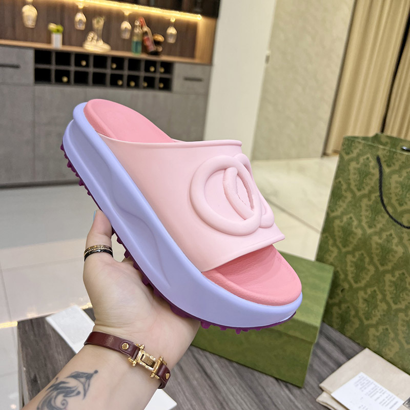 Milan designer sandals thick sole women slide sandal with Interlocking luxury Foam Rubber Sandals Size 35-41 model
Milan designer sandals thick sole women slide sandal with Interlocking luxury Foam Rubber Sandals Size 35-41 model