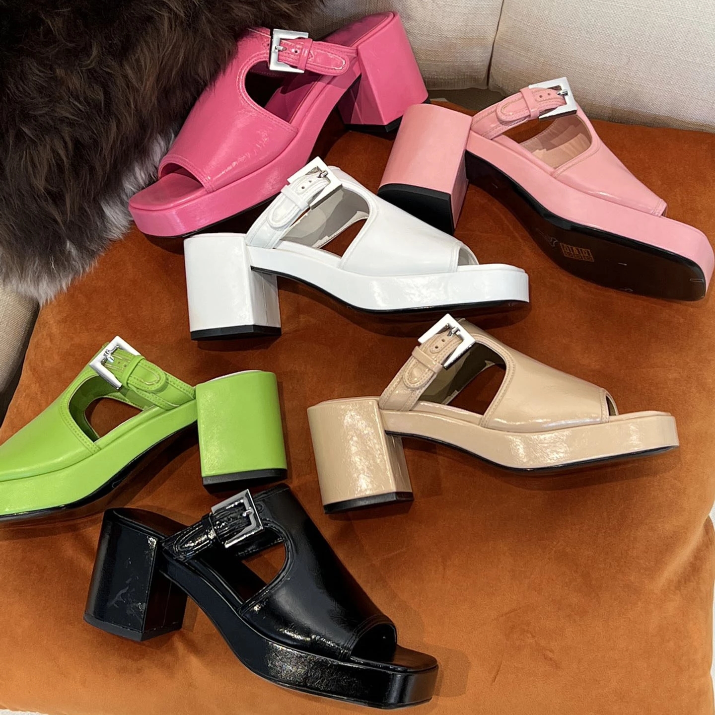 New Hot Women Slippers Square Toe Women Shoes Buckle Strap Slippers Woman Waterproof Platform Genuine Leather Fashion High Heels, Black
New Hot Women Slippers Square Toe Women Shoes Buckle Strap Slippers Woman Waterproof Platform Genuine Leather Fashion High Heels, Black