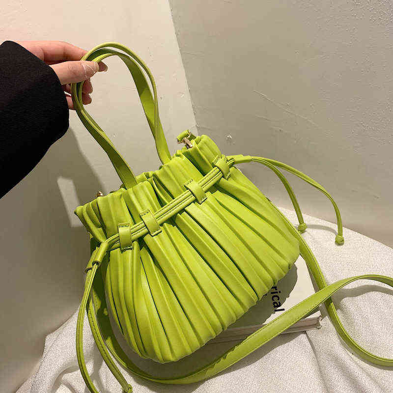 Evening Bags Fashion Pu Leather Small Bucket Shoulder with Pleats for Women 2022 Summer Handbag and Purses Folds Crossbody Bag Cute Tote 220428, Black
Evening Bags Fashion Pu Leather Small Bucket Shoulder with Pleats for Women 2022 Summer Handbag and Purses Folds Crossbody Bag Cute Tote 220428, Black