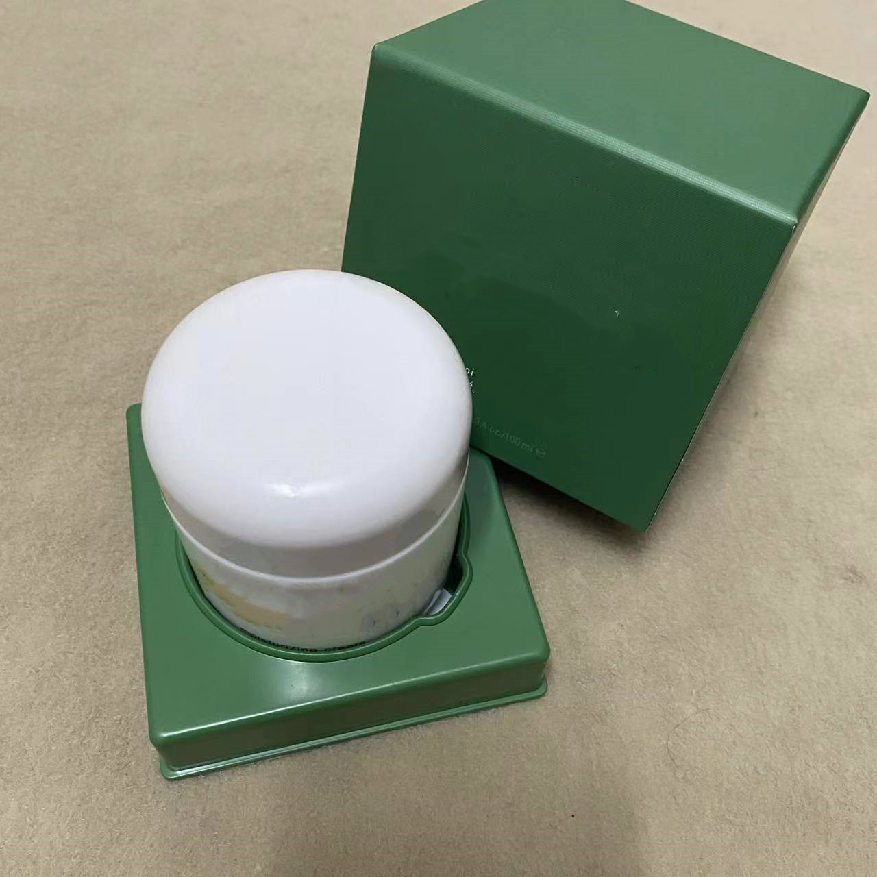 EPACK Famous Brand The Moisturizing Cream Regeneration Intense Creme 30ml 60ml 100ml Skin Care Cream
EPACK Famous Brand The Moisturizing Cream Regeneration Intense Creme 30ml 60ml 100ml Skin Care Cream
