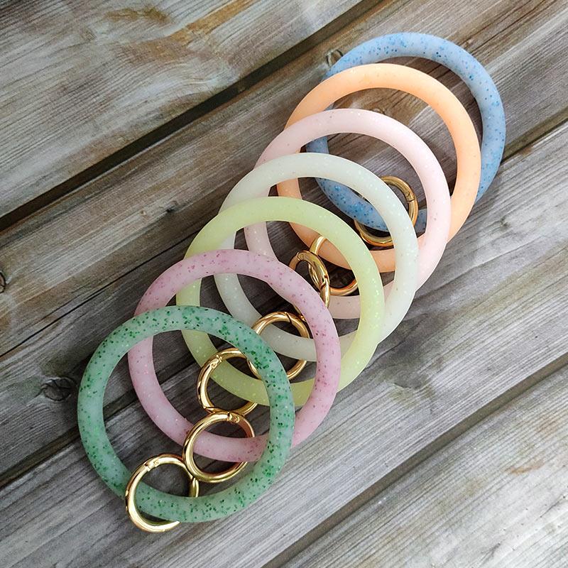 Keychains Flatfoosie Multiful Silicone Keychain For Women Circle Soft Wristlet Fashion Unisex Car Key Rings Accessories WholesaleKeychains
Keychains Flatfoosie Multiful Silicone Keychain For Women Circle Soft Wristlet Fashion Unisex Car Key Rings Accessories WholesaleKeychains