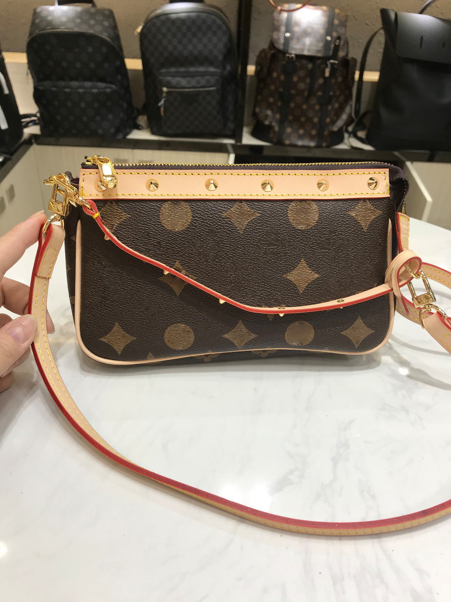 M92649 M92649 M92649 MINI Vintage classic old white color small bag Purse bag women gradation embossed cowhide-leather cross-body wallet handbag shoulderbag 7A, 0.01
M92649 M92649 M92649 MINI Vintage classic old white color small bag Purse bag women gradation embossed cowhide-leather cross-body wallet handbag shoulderbag 7A, 0.01