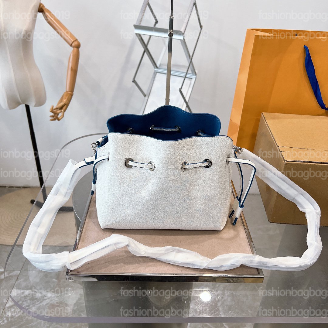 22SS Luxurys Bella Bucket Bag Women Designers Bags Black Perforated Letter Flower Pattern Coin Purse Handbag Soft Cross Body Shoulder Bellas Bucket Bag M58791
22SS Luxurys Bella Bucket Bag Women Designers Bags Black Perforated Letter Flower Pattern Coin Purse Handbag Soft Cross Body Shoulder Bellas Bucket Bag M58791