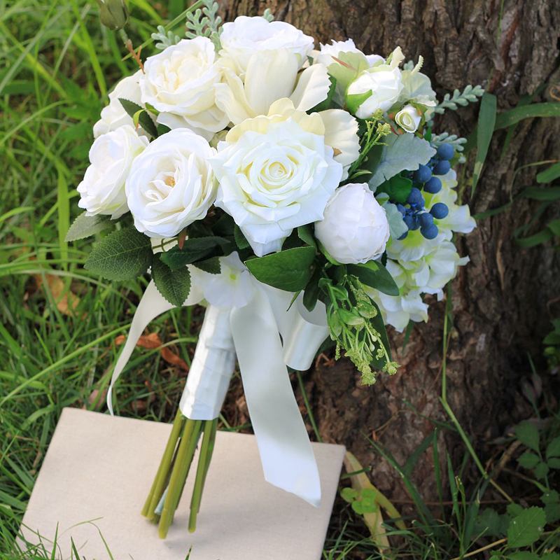 High-end silk cloth wedding bride holding flowers simulation flowers rose blueberry succulents holding flowers