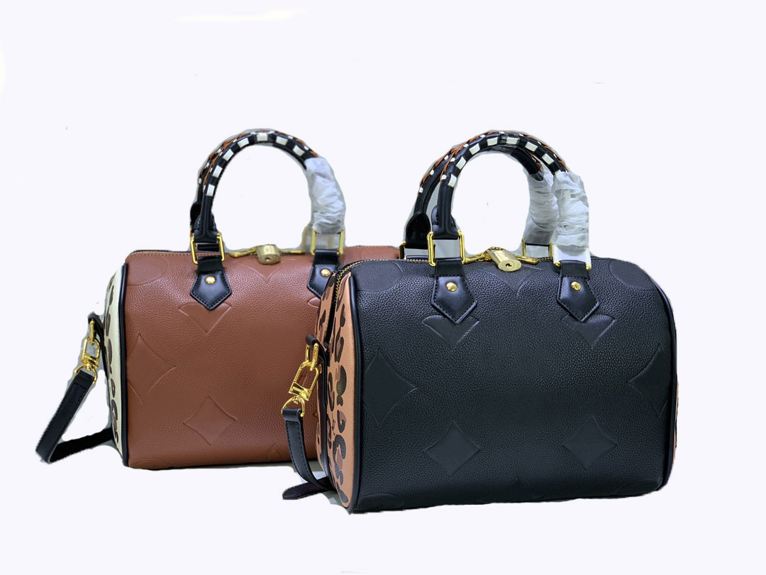 Fashion Designers Women Handbags Luxury Lady Shoulder Bags High Quality Leather Empreinte Bag Classic Monograms Crossbody Origina Purses Croisette Totes 45L840B, Embossed monograms
Fashion Designers Women Handbags Luxury Lady Shoulder Bags High Quality Leather Empreinte Bag Classic Monograms Crossbody Origina Purses Croisette Totes 45L840B, Embossed monograms