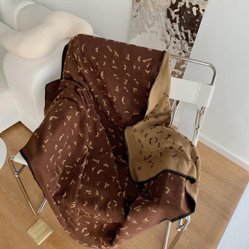 High Quality Leisure Travel Blanket Fashion Scarf Luxurious Classic Lettered Nap Car Blankets Ship267Z
High Quality Leisure Travel Blanket Fashion Scarf Luxurious Classic Lettered Nap Car Blankets Ship267Z
