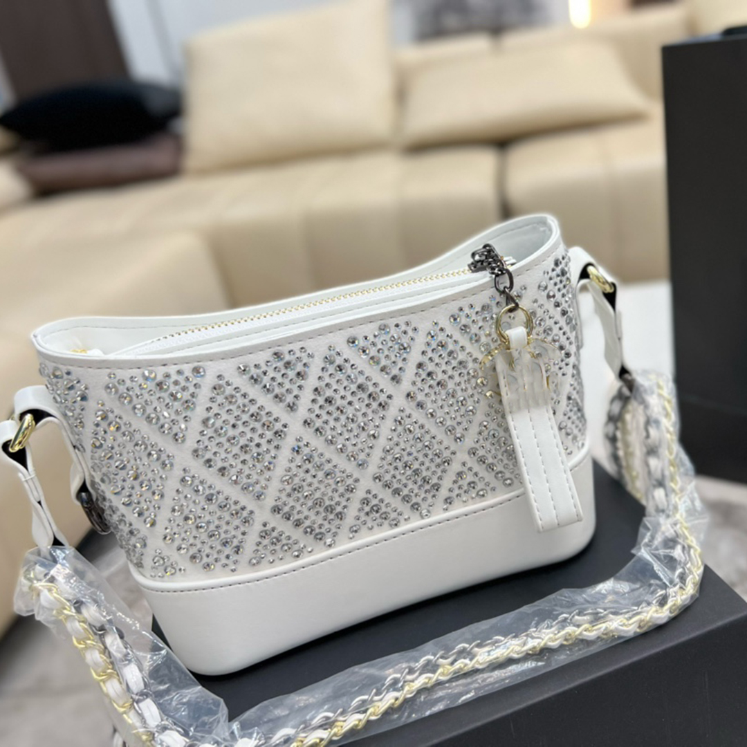 Top Quality Quilted Matelasse Classic Boy Shoulder Bags Genuine Leather Diamond Quilting Gold Silver Chain Crossbody Bag Luxury Designer Women Vagrant Bag 20CM, Black
Top Quality Quilted Matelasse Classic Boy Shoulder Bags Genuine Leather Diamond Quilting Gold Silver Chain Crossbody Bag Luxury Designer Women Vagrant Bag 20CM, Black