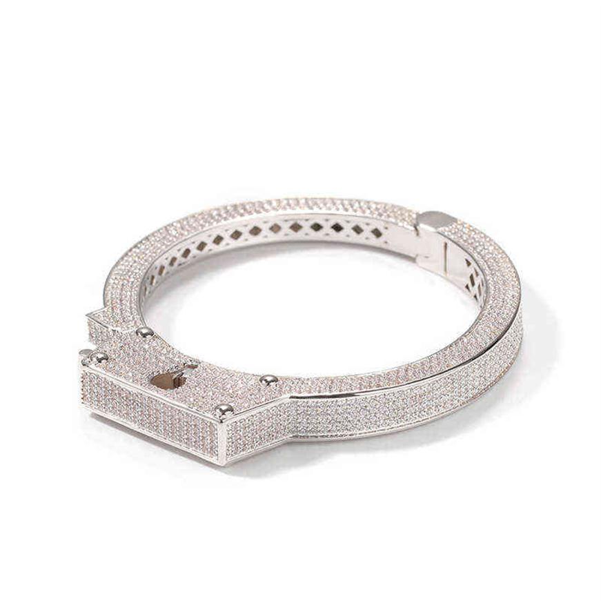 Hip Hop AAA Cubic Zirconia Paved Bling Ice Out Open Cuff Bangle Men Women Gold Color Lover Handcuff Bracelets Rapper Jewelry X2202301k
Hip Hop AAA Cubic Zirconia Paved Bling Ice Out Open Cuff Bangle Men Women Gold Color Lover Handcuff Bracelets Rapper Jewelry X2202301k