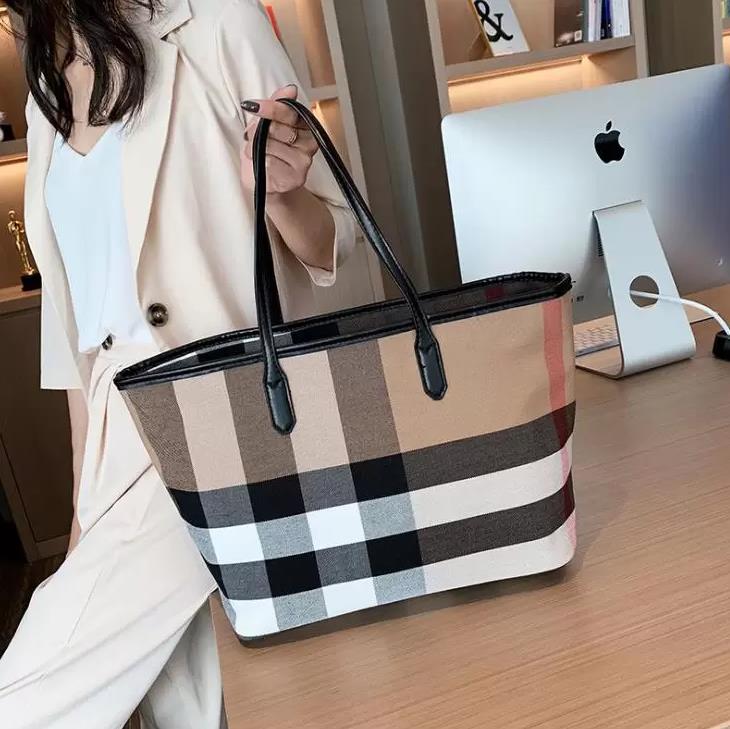 Autumn/Winter Fashion Plaid Stripe Bags Western Style Large Capacity Single Shoulder Handbag, Brown
Autumn/Winter Fashion Plaid Stripe Bags Western Style Large Capacity Single Shoulder Handbag, Brown