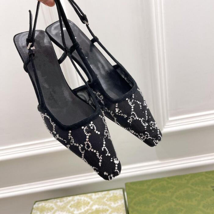 2022Sandal spring summer French design feeling fine heel after empty single shoe square head small heel high shoes
2022Sandal spring summer French design feeling fine heel after empty single shoe square head small heel high shoes