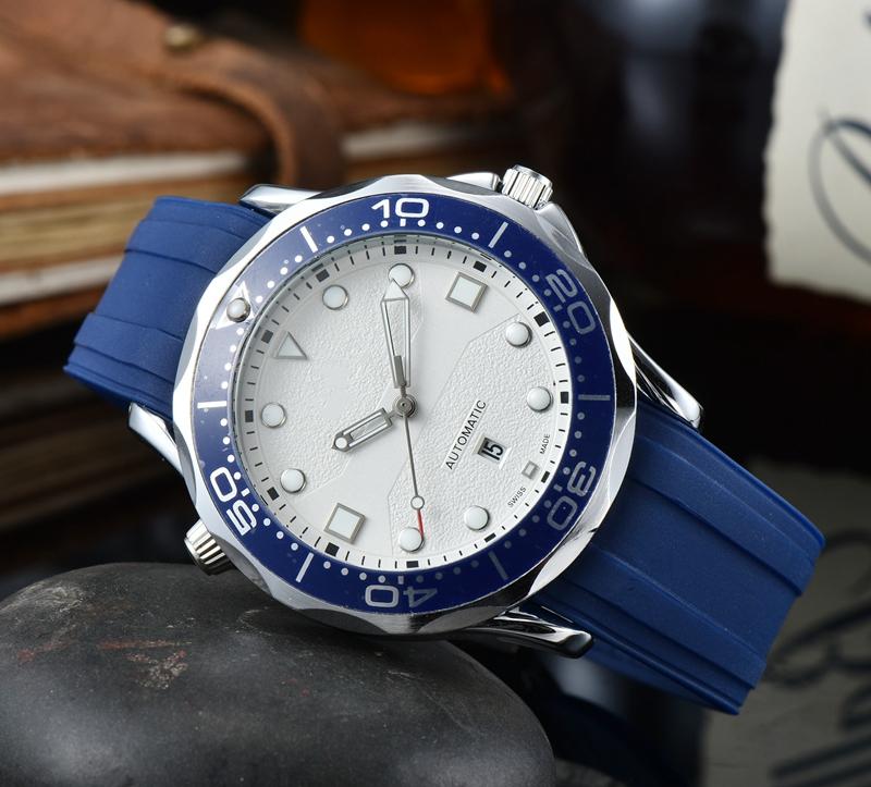 2022 New Style Luxury Mens Watches Quartz Watch High Quality Top Brand Designer Clock Rubber Belt Men Fashion Accessories Holiday Gifts men Watches, Screwdriver
2022 New Style Luxury Mens Watches Quartz Watch High Quality Top Brand Designer Clock Rubber Belt Men Fashion Accessories Holiday Gifts men Watches, Screwdriver