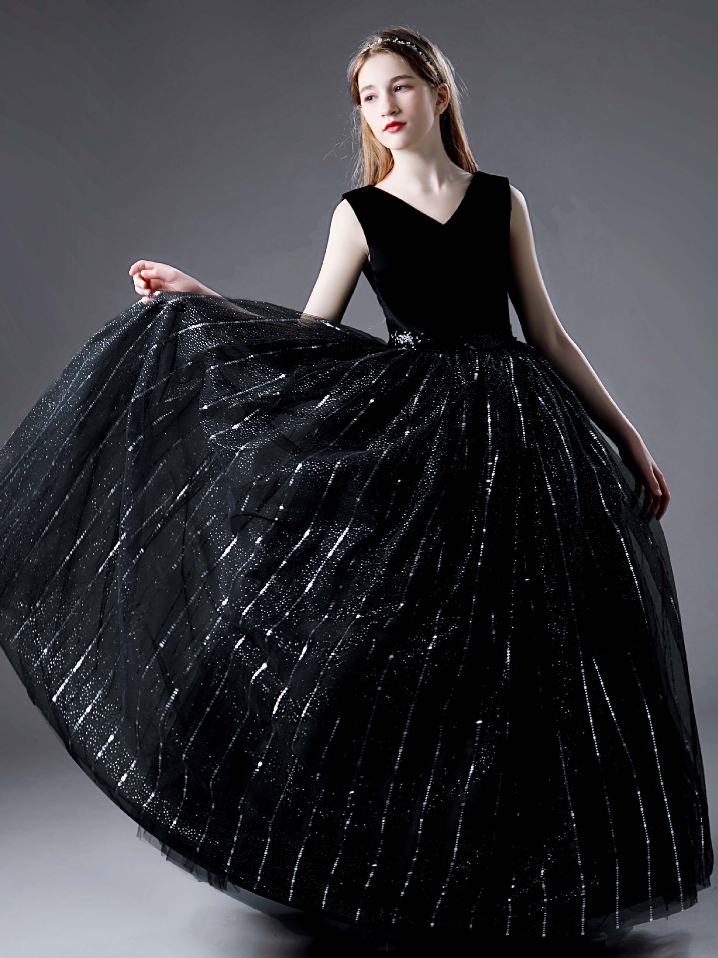 2023 Cute Flower Girls Dresses For Weddings Jewel Neck Sleeveless Hand Made Flowers Floor Length Back With Bow Princess Birthday Children Girl Pageant