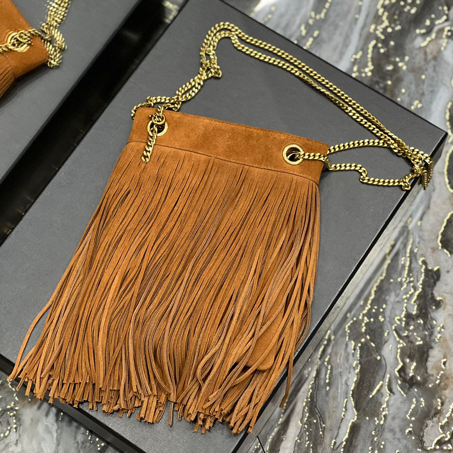 Luxury chain Grace small bag in leather and suede metal hardware magnetic closure crossbody shoulder bag embellshed meta tassel purse, I need see other product
Luxury chain Grace small bag in leather and suede metal hardware magnetic closure crossbody shoulder bag embellshed meta tassel purse, I need see other product