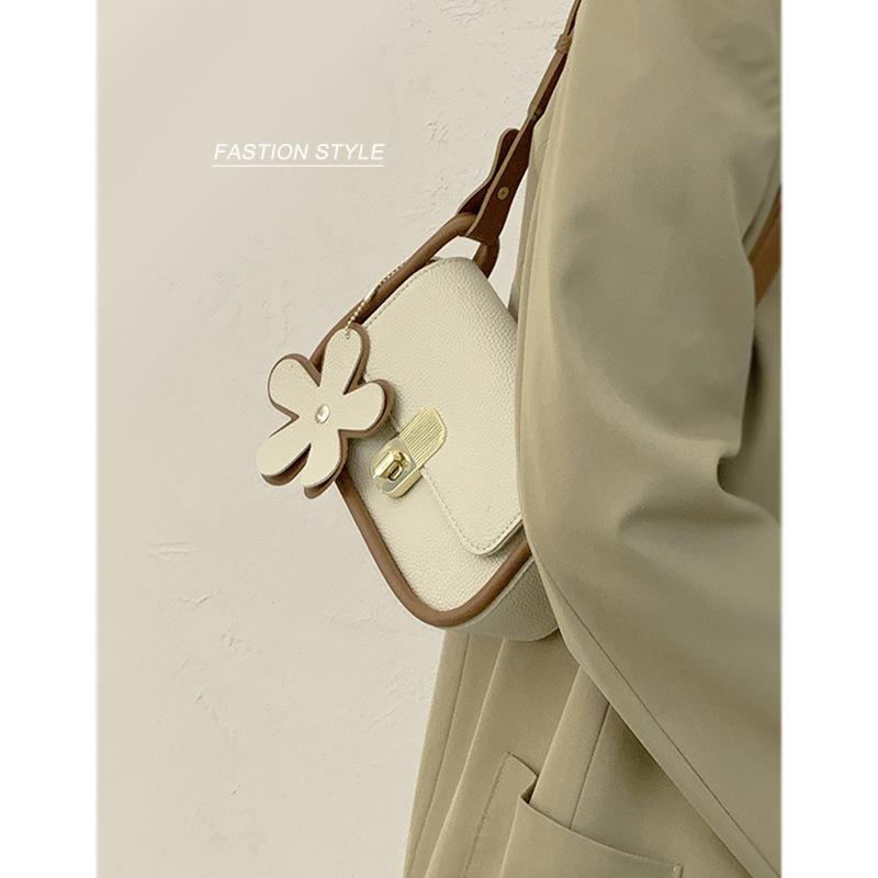 Evening Bags Underarm Bag Summer All-match Handbag Flower Pendant Small Square Shoulder Messenger BagEvening, A762-y
Evening Bags Underarm Bag Summer All-match Handbag Flower Pendant Small Square Shoulder Messenger BagEvening, A762-y