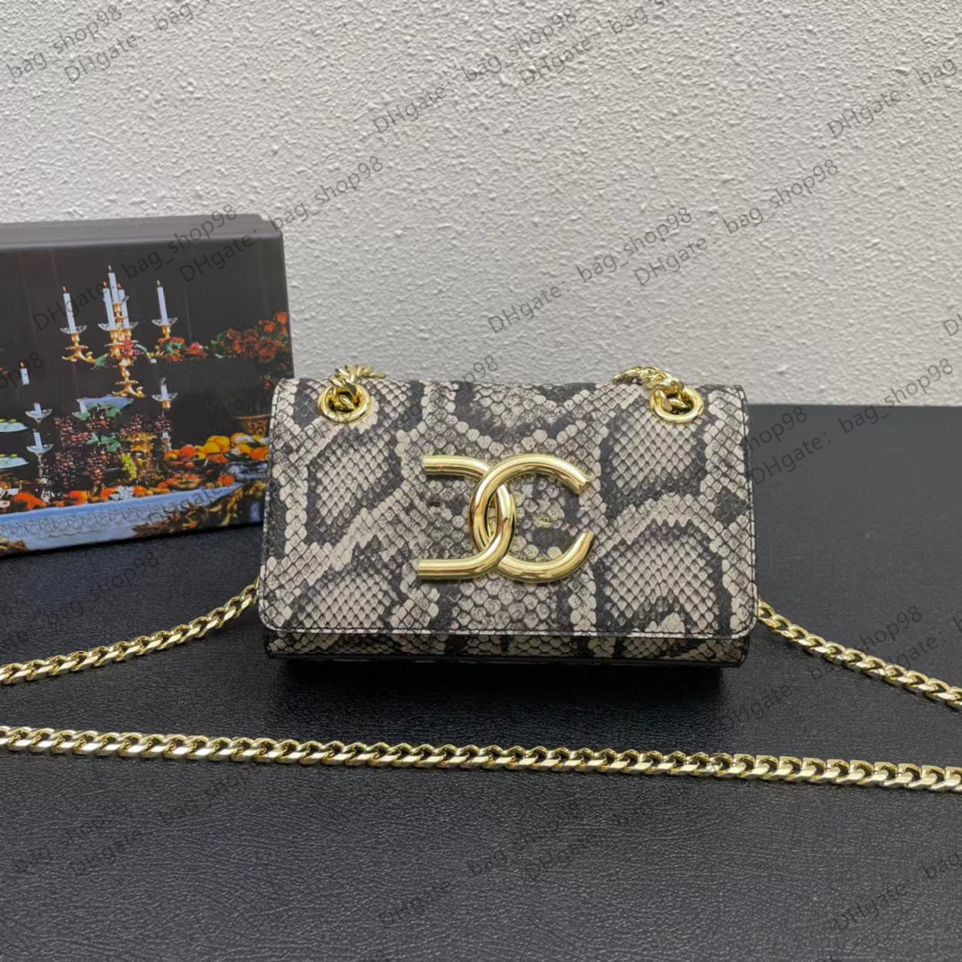 High quality DG designer women bag single shoulder layer cowhide 2022 trend chain large gold logo decorative bag crossbody
High quality DG designer women bag single shoulder layer cowhide 2022 trend chain large gold logo decorative bag crossbody
