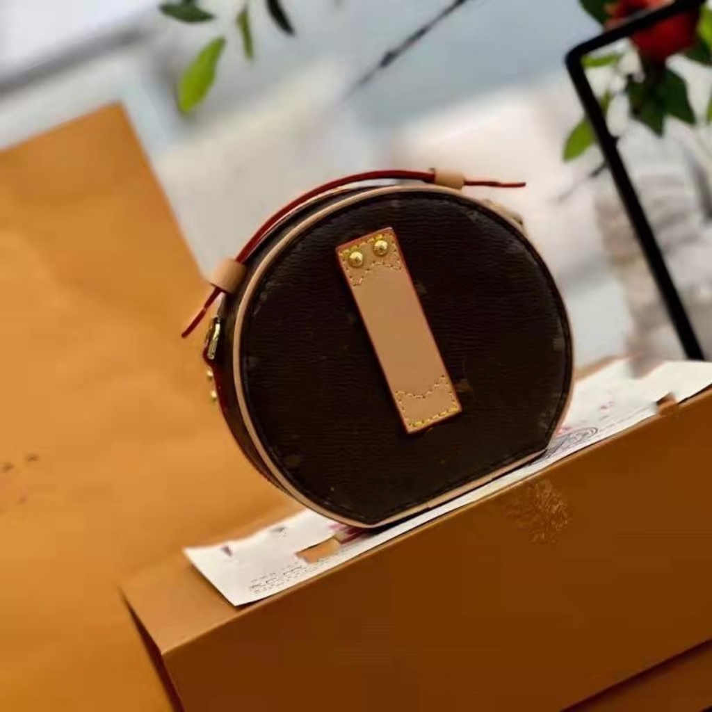 Classic Letter Messenger Bags Luxury Designer Zipper Round Bag Fashion Ladies Shoulder Bag Crossbody Famous Brand Female Purse Mini Clutch Design Totes Handbag, Brown
Classic Letter Messenger Bags Luxury Designer Zipper Round Bag Fashion Ladies Shoulder Bag Crossbody Famous Brand Female Purse Mini Clutch Design Totes Handbag, Brown