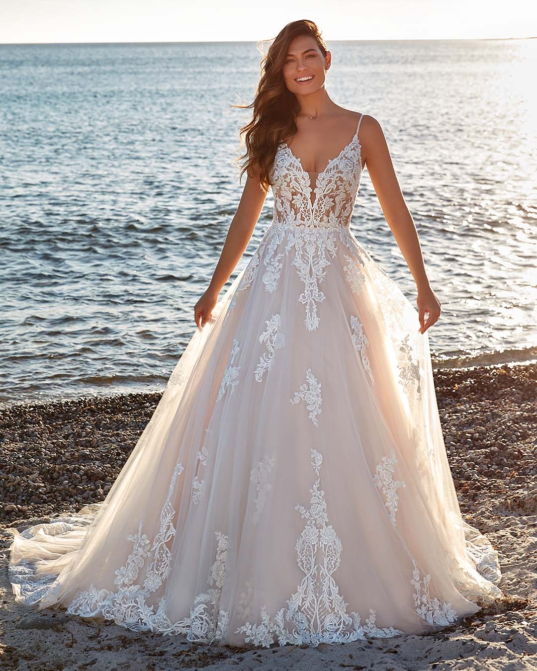 Eddy K Sexy Beach Backless Wedding Dress Spaghetti V Neck Lace Appliqued Garden Boho Bridal Gown Sweep Train Robe de mariee