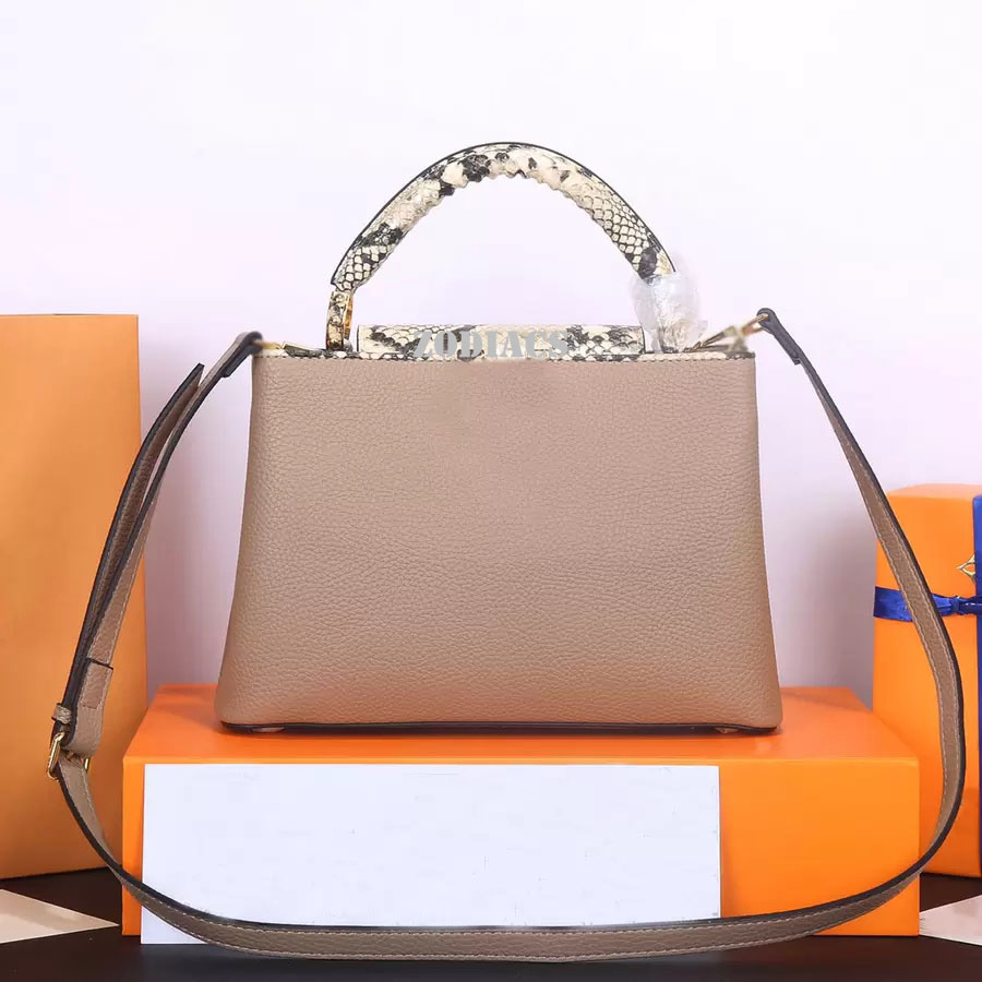 FASHIONABLE women shoulder bags top leather material V lock decoration designer handbag Top quality british and American style bag, Customize
FASHIONABLE women shoulder bags top leather material V lock decoration designer handbag Top quality british and American style bag, Customize