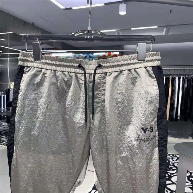 Woven Ultra Thin Sweatpant y3 Letter Signature Printed Polyester Casual Loose Trousers for Men and Women, Silver
Woven Ultra Thin Sweatpant y3 Letter Signature Printed Polyester Casual Loose Trousers for Men and Women, Silver