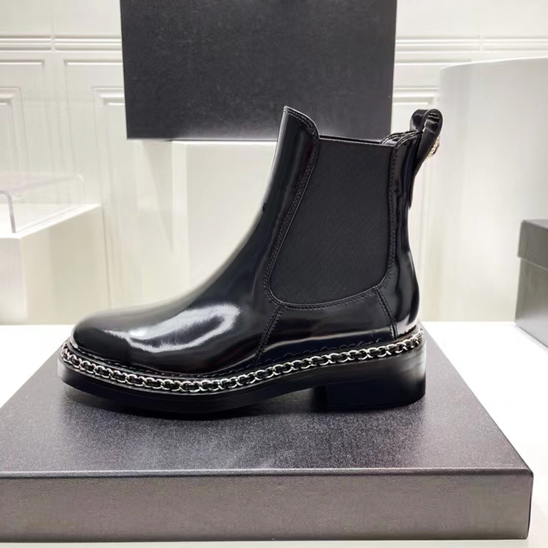 Women's metal chain decorated Ankle Boots winter fashion leather smooth shiny Top Designer luxury flat Chelsea rider motorcycle boots size 35-41, Black
Women's metal chain decorated Ankle Boots winter fashion leather smooth shiny Top Designer luxury flat Chelsea rider motorcycle boots size 35-41, Black