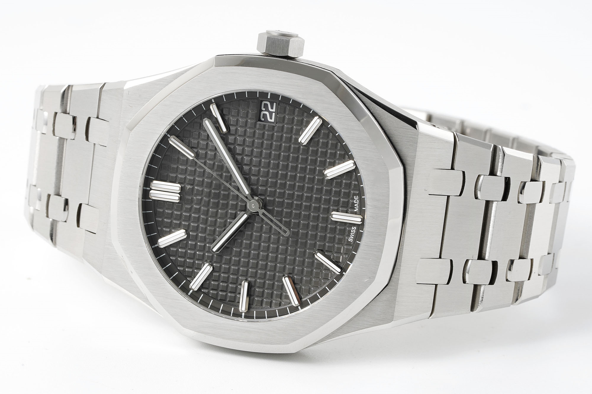 2022 new luxury men's watch ap15500st silver gray face integrated 4302 automatic mechanical movement sapphire glass diameter 41mm
2022 new luxury men's watch ap15500st silver gray face integrated 4302 automatic mechanical movement sapphire glass diameter 41mm