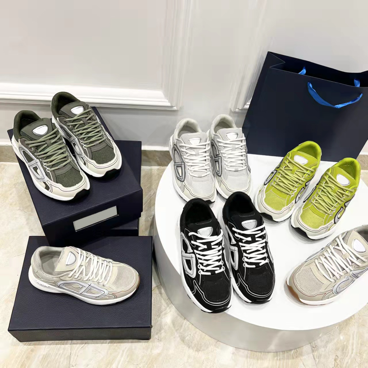 B30 Sneakers Designers Casual Shoes Men Women Canvas Calfskin Sneaker Obliques White Technical Knit Retro Patchwork Trainers Platform
B30 Sneakers Designers Casual Shoes Men Women Canvas Calfskin Sneaker Obliques White Technical Knit Retro Patchwork Trainers Platform