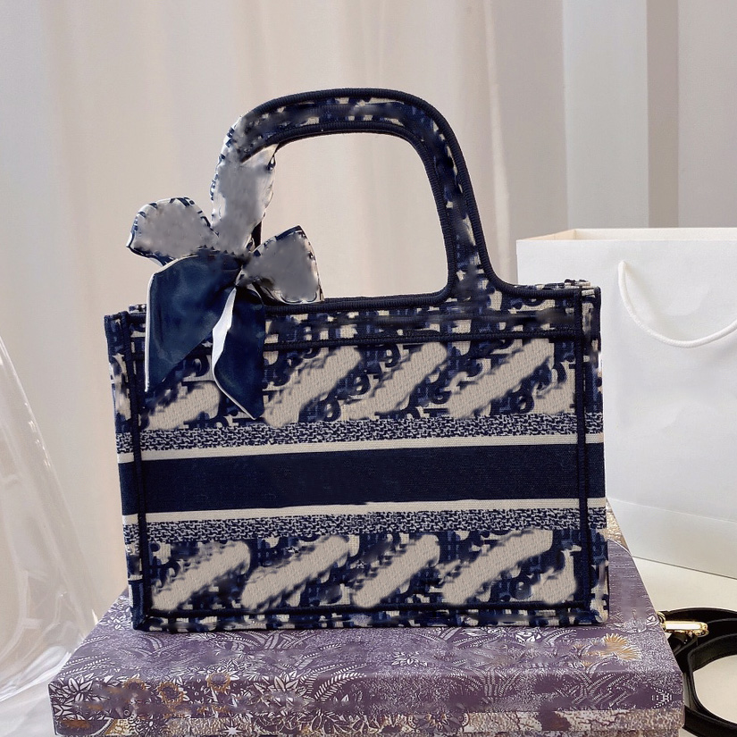 Luxury Designer Shoulder Bags Handbags Totes Three-dimensional Embroidery High Version Shopping Bag Goddess Versatil Handbag 003, Make up the difference
Luxury Designer Shoulder Bags Handbags Totes Three-dimensional Embroidery High Version Shopping Bag Goddess Versatil Handbag 003, Make up the difference