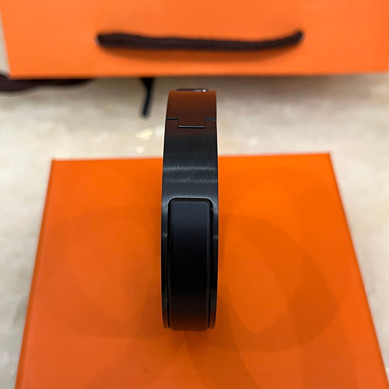 Men's Letter Buckle Bracelet New Black Bangle Stainless Steel design Women's love Bracelet Ladies Men Jewelry Enamel Bracelets with Original Box Set
Men's Letter Buckle Bracelet New Black Bangle Stainless Steel design Women's love Bracelet Ladies Men Jewelry Enamel Bracelets with Original Box Set