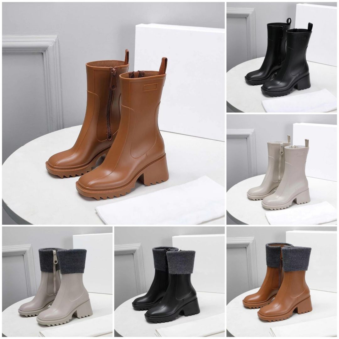 Outdoor Shoes High heels Women England Style Rain Boots Knee-high tall Rain Boot Betty PVC Rubber Heeled Platform Black Waterproof Welly Luxurys Designer size 35-40
Outdoor Shoes High heels Women England Style Rain Boots Knee-high tall Rain Boot Betty PVC Rubber Heeled Platform Black Waterproof Welly Luxurys Designer size 35-40