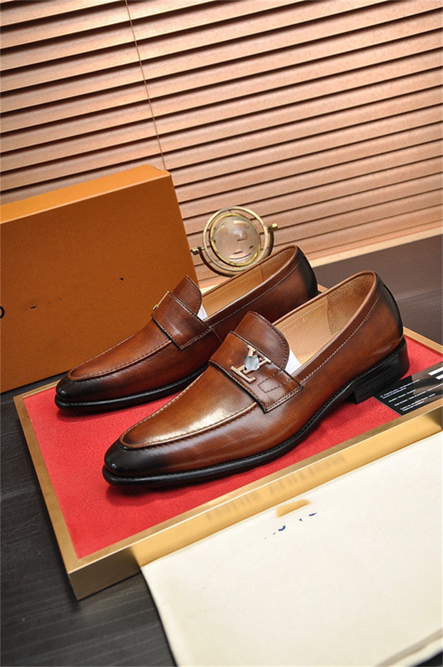Loafers Man shoes Leather Classic Fashion Luxury Designer men shoes Wear-resistant Non slip Mans footwear Anti-slip Black shoe size 6.5-11, With logo #01
Loafers Man shoes Leather Classic Fashion Luxury Designer men shoes Wear-resistant Non slip Mans footwear Anti-slip Black shoe size 6.5-11, With logo #01