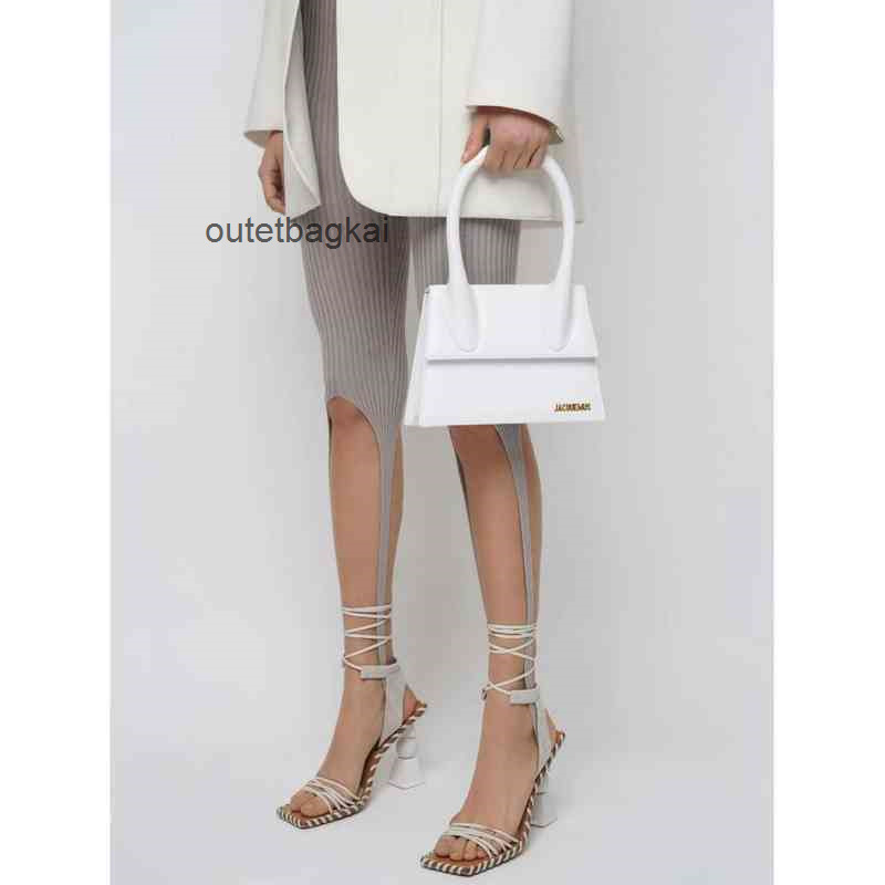 Explosive Bags Fashion Jacquem Handbags Spring bag 22 Summer Le Grand Black and White Leather Handbag
Explosive Bags Fashion Jacquem Handbags Spring bag 22 Summer Le Grand Black and White Leather Handbag