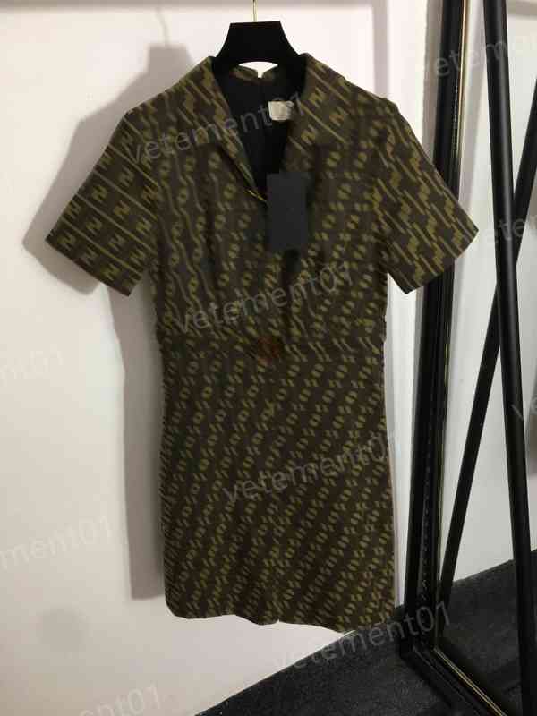 Womens Dresses Classic Jacquard Lettered Logo Pin Fitted Short Sleeve Dress High Quality Luxury Dress Designer Women Clothing
Womens Dresses Classic Jacquard Lettered Logo Pin Fitted Short Sleeve Dress High Quality Luxury Dress Designer Women Clothing