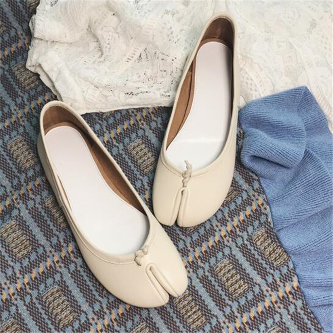 Designer Genuine Leather Split Toe Round Flats Shoes Women Spring Summer Beef Tendon Bottom Tabi Ninja Pig Feet Loafers Ladies, Khaki
Designer Genuine Leather Split Toe Round Flats Shoes Women Spring Summer Beef Tendon Bottom Tabi Ninja Pig Feet Loafers Ladies, Khaki